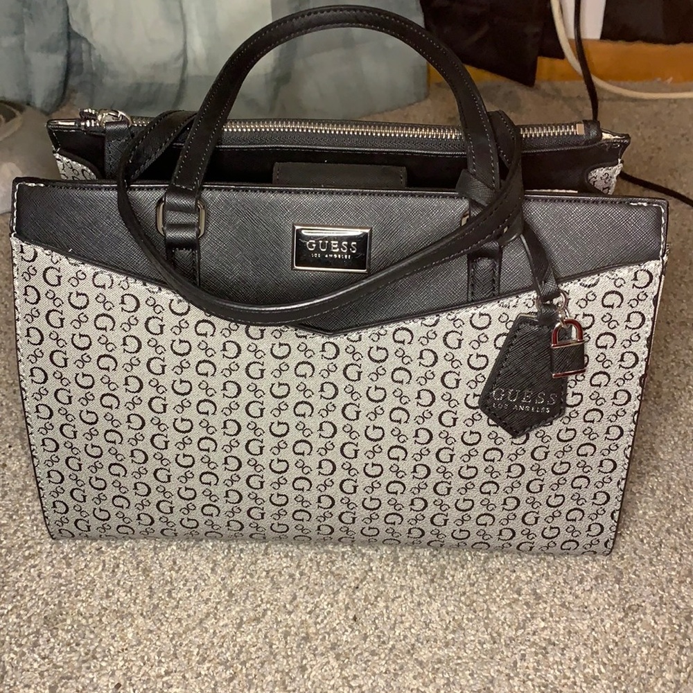 Guess purse/bag😍
